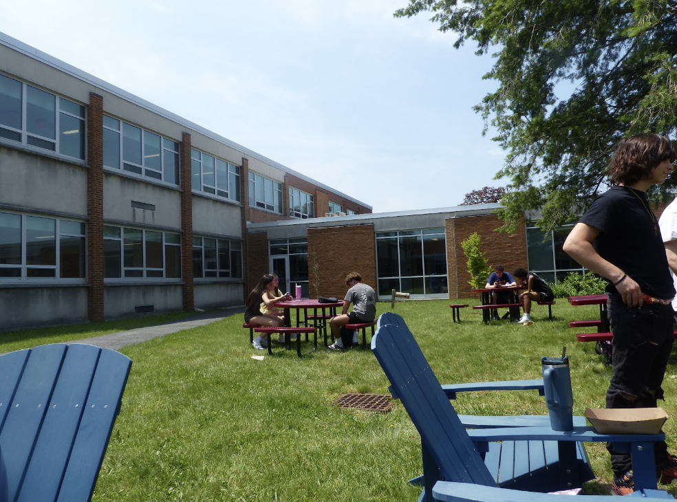 Landscape view of the courtyard.